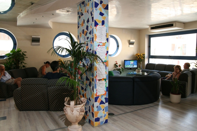 Imagen de los interiores del Hotel Felicioni. Foto 9
