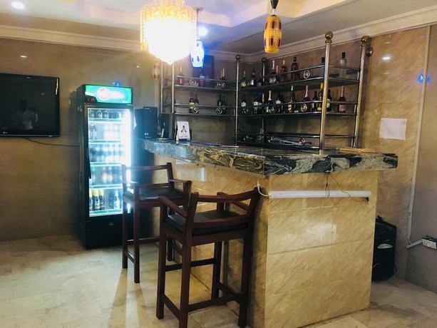 Imagen del bar/restaurante del Hotel Feligold Royal Benin. Foto 3