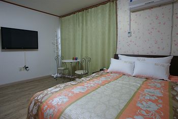 Imagen de la habitación del Hotel Feliz Town. Foto 14