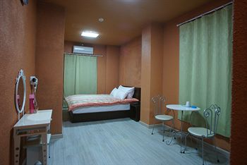 Imagen de la habitación del Hotel Feliz Town. Foto 15