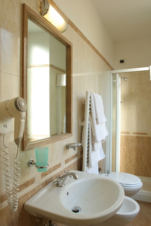 Imagen de la habitación del Hotel Fellini. Foto 3