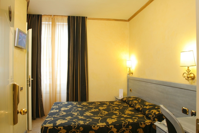 Imagen de la habitación del Hotel Fellini. Foto 7