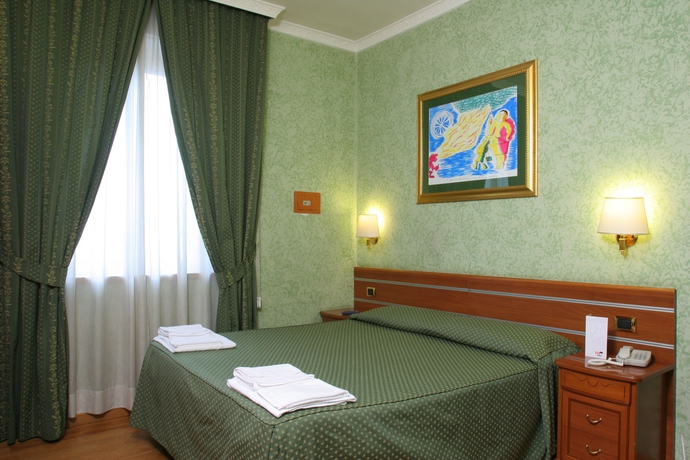 Imagen de la habitación del Hotel Fellini. Foto 8