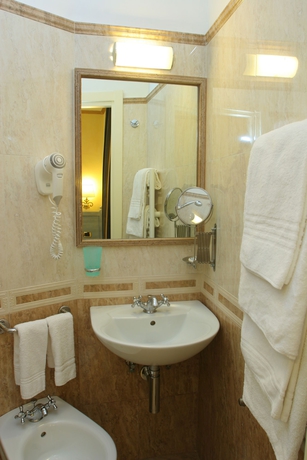 Imagen de la habitación del Hotel Fellini. Foto 15