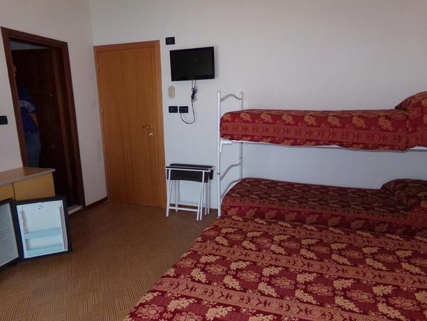 Imagen de la habitación del Hotel Fellini Rimini. Foto 3