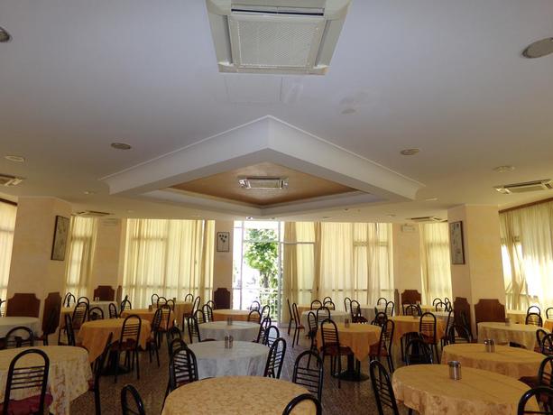 Imagen del bar/restaurante del Hotel Fellini Rimini. Foto 2