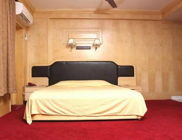 Imagen de la habitación del Hotel Femina. Foto 15