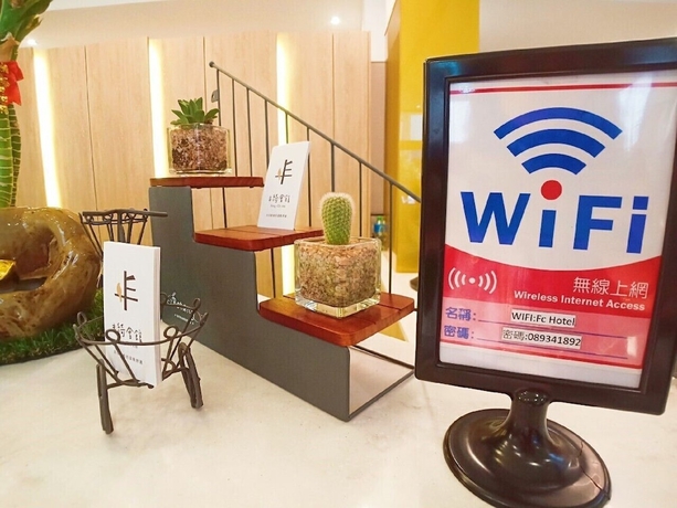 Imagen de los interiores del Hotel Feng Chi Inn. Foto 15