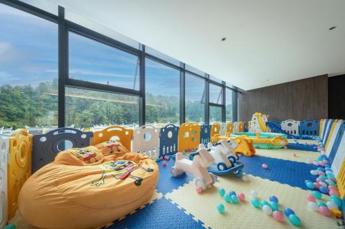 Imagen general del Hotel Fenghuang Allin Forest Hot Spring International. Foto 2