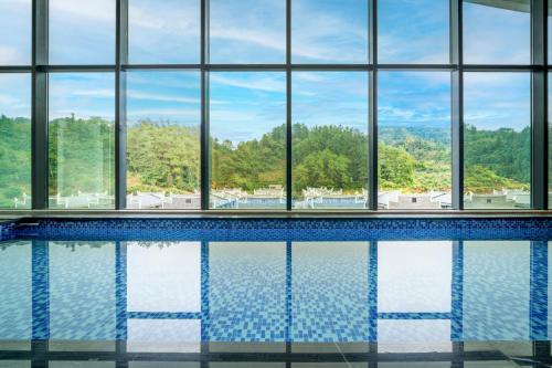 Imagen general del Hotel Fenghuang Allin Forest Hot Spring International. Foto 8