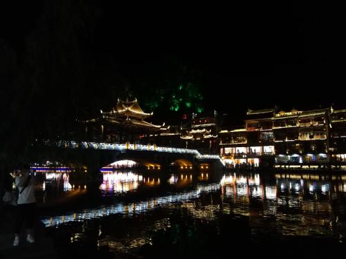 Imagen general del Hotel Fenghuang Fengyuxuan Boutique Guesthouse ( Fenghua. Foto 6