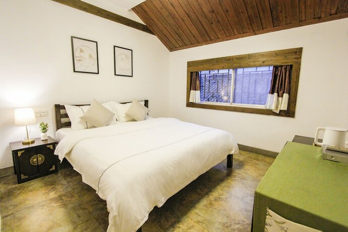 Imagen general del Hotel Fenghuang Hemu House. Foto 2