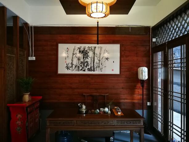 Imagen general del Hotel Fenghuang Hemu House. Foto 9