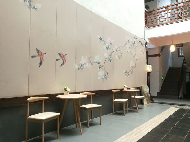 Imagen general del Hotel Fenghuang Hemu House. Foto 11