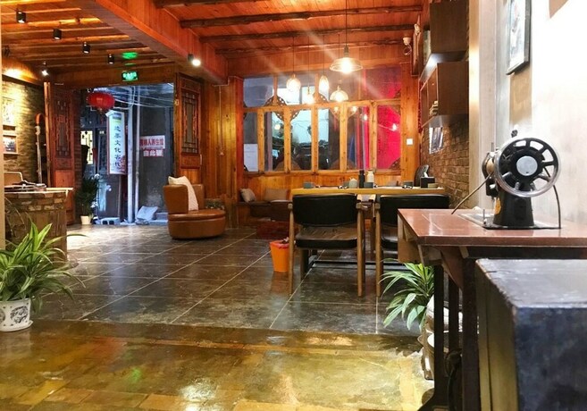 Imagen general del Hotel Fenghuang Waiting For You Guest House. Foto 4