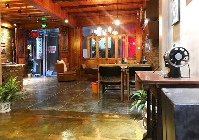 Imagen de los interiores del Hotel Fenghuang Waiting For You Guest House. Foto 16