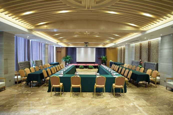 Imagen de los interiores del Hotel Fengxiang Hot Spring. Foto 19