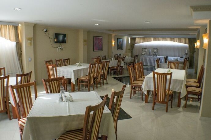 Imagen del bar/restaurante del Hotel Feni. Foto 17