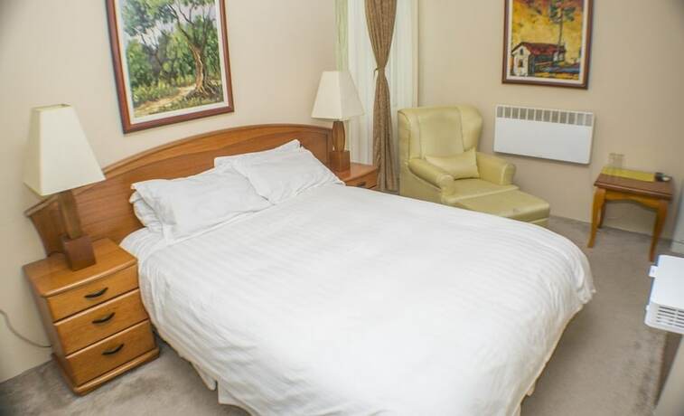 Imagen de la habitación del Hotel Feni. Foto 19