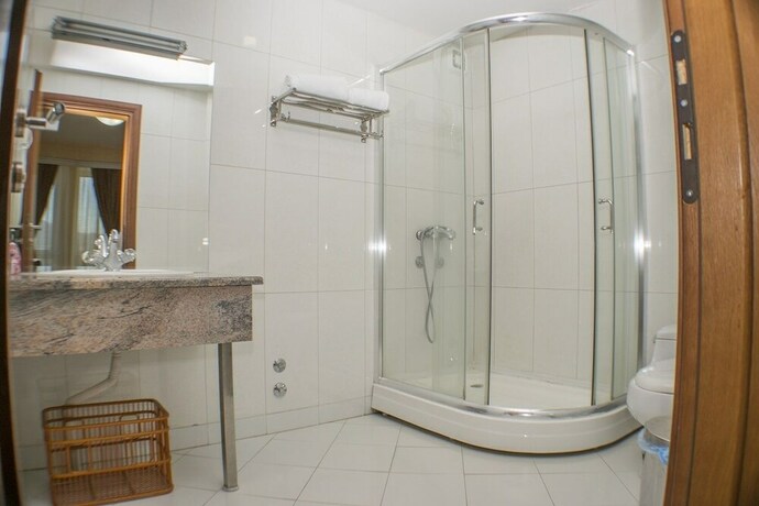 Imagen de la habitación del Hotel Feni. Foto 24