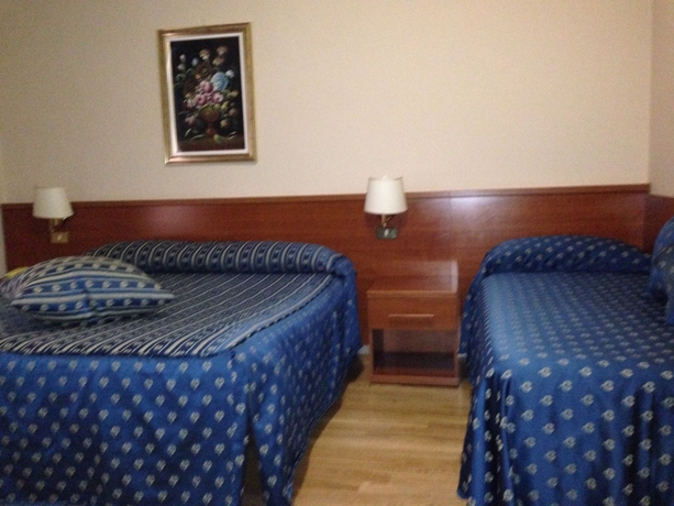 Imagen de la habitación del Hotel Fenicia. Foto 5