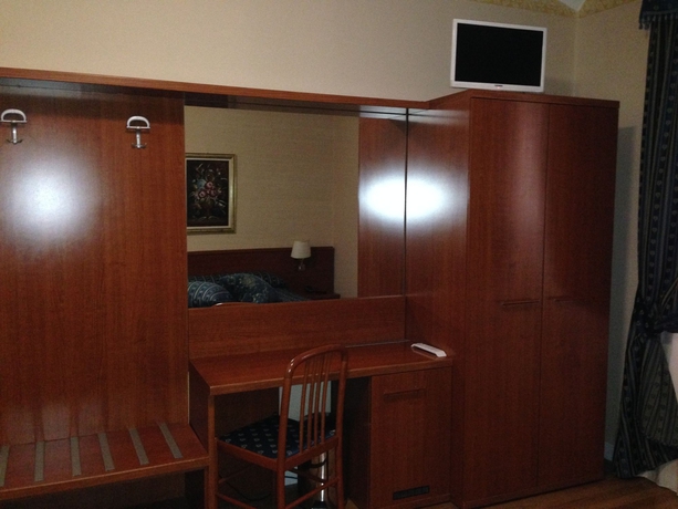 Imagen de la habitación del Hotel Fenicia. Foto 7