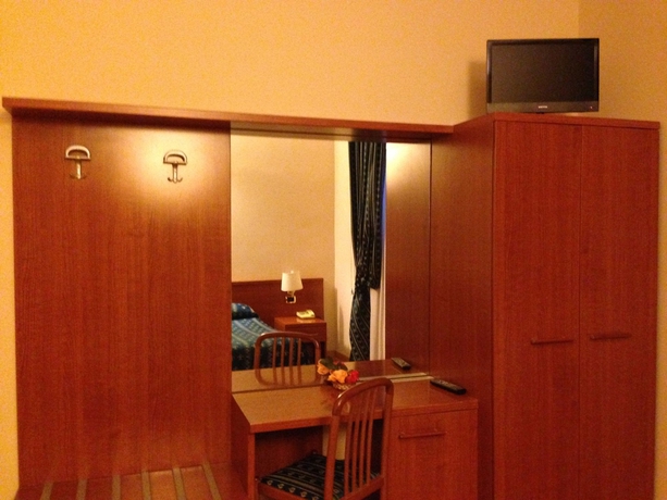 Imagen de la habitación del Hotel Fenicia. Foto 8