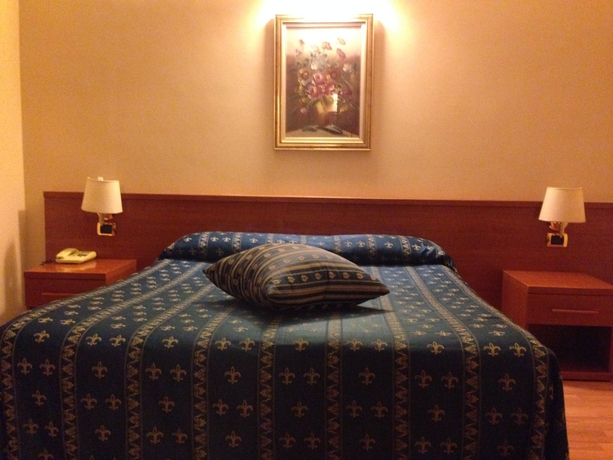 Imagen de la habitación del Hotel Fenicia. Foto 9