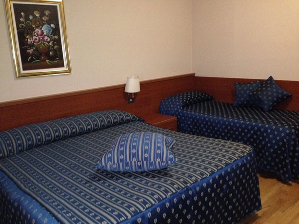 Imagen de la habitación del Hotel Fenicia. Foto 10