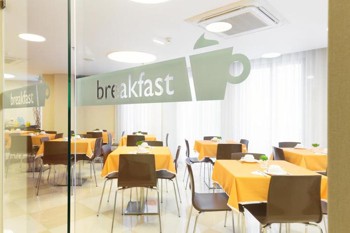 Imagen del bar/restaurante del Hotel Fenicius Charme. Foto 2