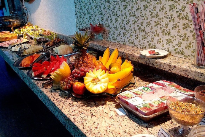 Imagen del bar/restaurante del Hotel Fenix Araxa. Foto 5