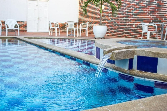 Imagen de la piscina del Hotel Fenix, C&uacute;cuta. Foto 14