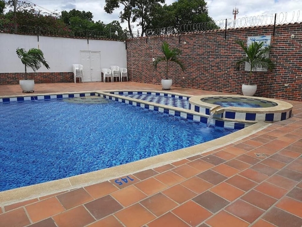 Imagen de la piscina del Hotel Fenix, C&uacute;cuta. Foto 16