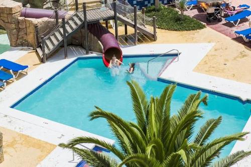 Imagen de la piscina del Hotel Fenix Family by ALEGRIA. Foto 13