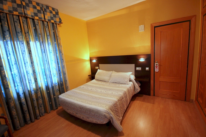 Imagen de la habitación del Hotel Fenix, Salamanca. Foto 12