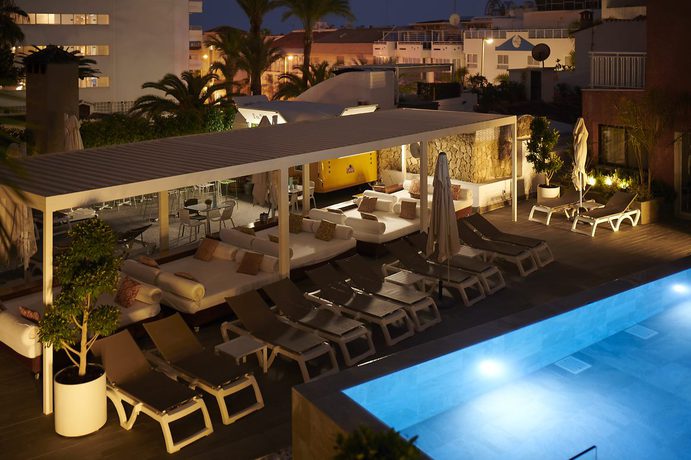 Imagen de la piscina del Hotel Fenix Torremolinos -Adults Only Recommended. Foto 16