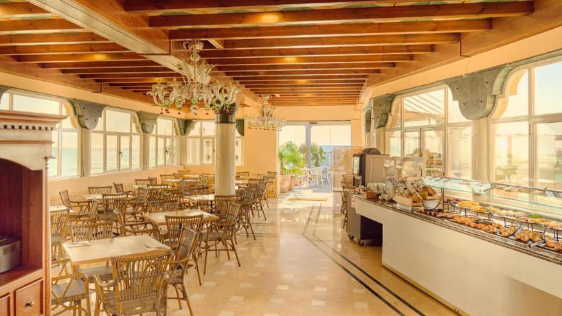 Imagen del bar/restaurante del Hotel Fenix Torremolinos - Adults Only Recommended. Foto 4