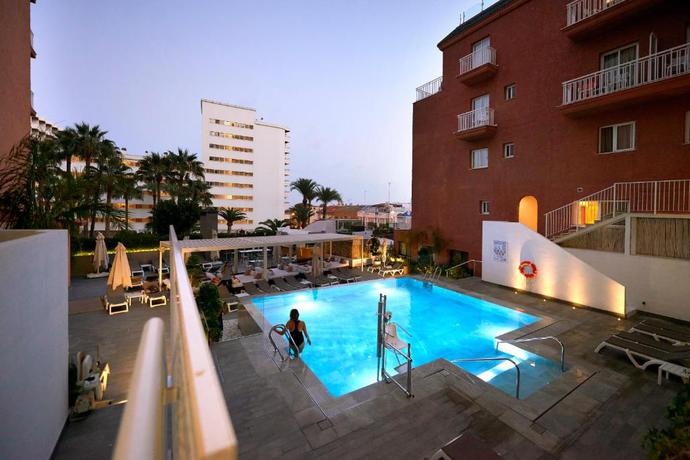 Imagen de la piscina del Hotel Fenix Torremolinos - Adults Only Recommended. Foto 13
