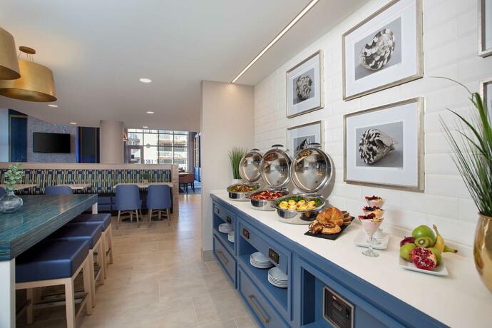 Imagen del bar/restaurante del Hotel Fenwick Shores, Tapestry Collection by Hilton. Foto 22