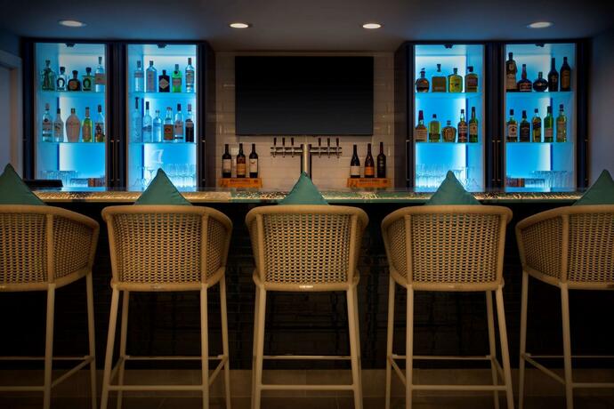 Imagen del bar/restaurante del Hotel Fenwick Shores, Tapestry Collection by Hilton. Foto 24