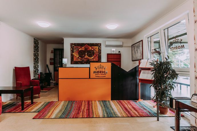 Imagen de los interiores del Hotel Fenyves. Foto 16
