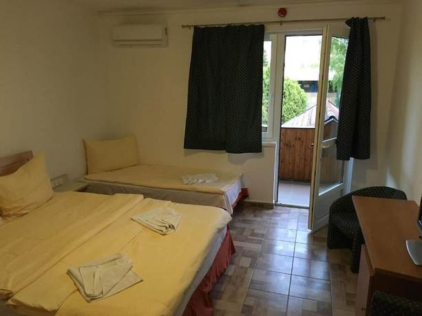 Imagen de la habitación del Hotel Fenyves. Foto 15