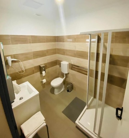 Imagen de la habitación del Hotel Fenyves Konferencia &eacute;s Wellness. Foto 18