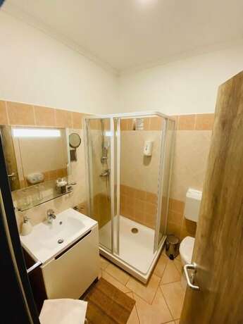 Imagen de la habitación del Hotel Fenyves Konferencia &eacute;s Wellness. Foto 20