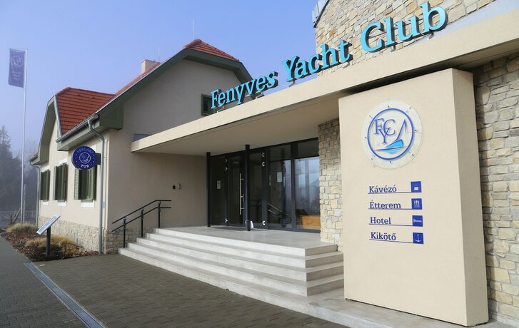 Imagen general del Hotel Fenyves Yacht Club. Foto 1