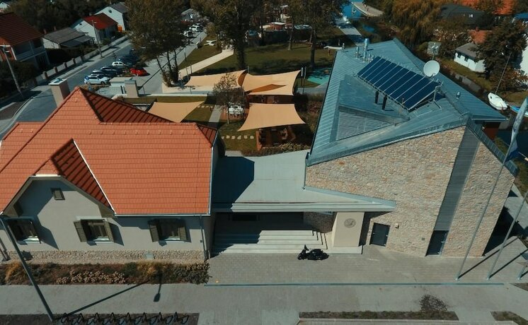 Imagen general del Hotel Fenyves Yacht Club. Foto 15