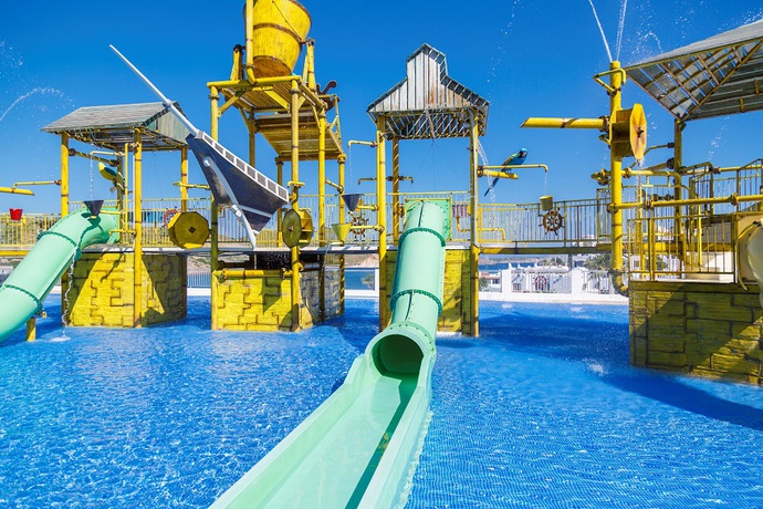 Imagen de la piscina del Hotel Fergus Club Carema Splash. Foto 11