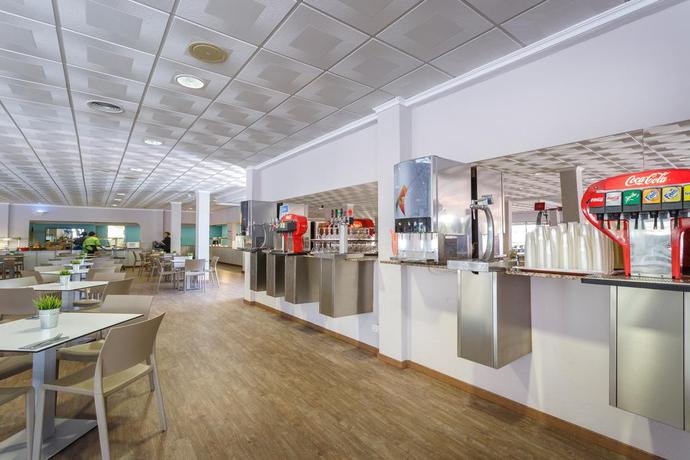 Imagen del bar/restaurante del Hotel Fergus Club Carema Splash. Foto 2