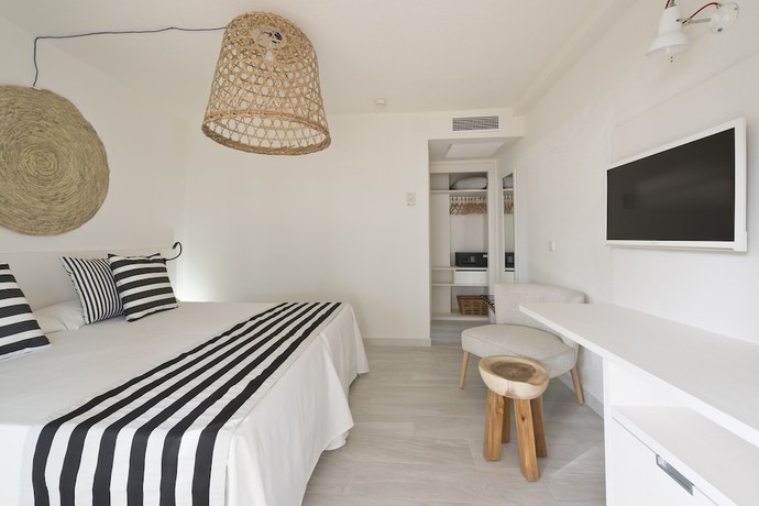 Imagen de la habitación del Hotel Fergus Club Europa. Foto 6