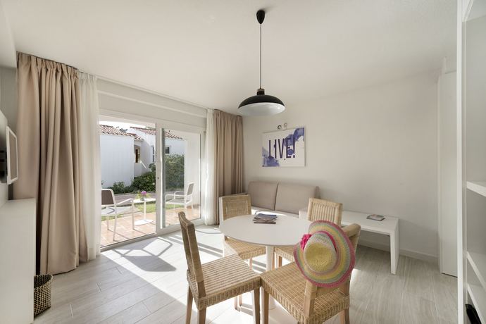 Imagen de la habitación del Hotel Fergus Club Europa. Foto 11